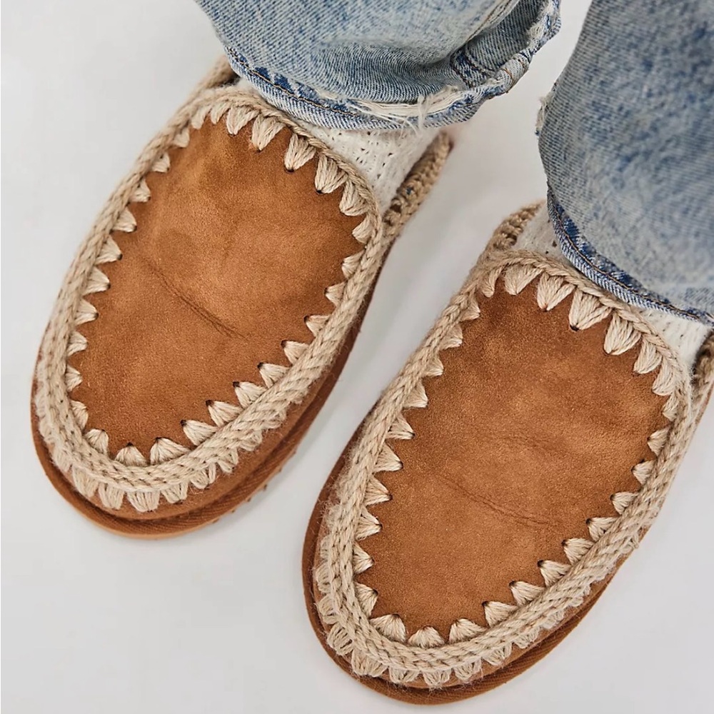 Mou platform slipper with Eskimo stitch